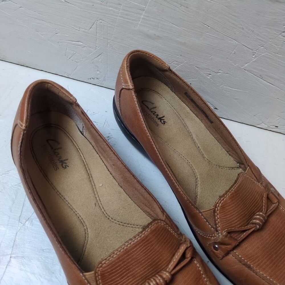 Clarks Brown Leather Slip On Shoes Women's Size 10 M Soft Cushion Loafers - Picture 2 of 7